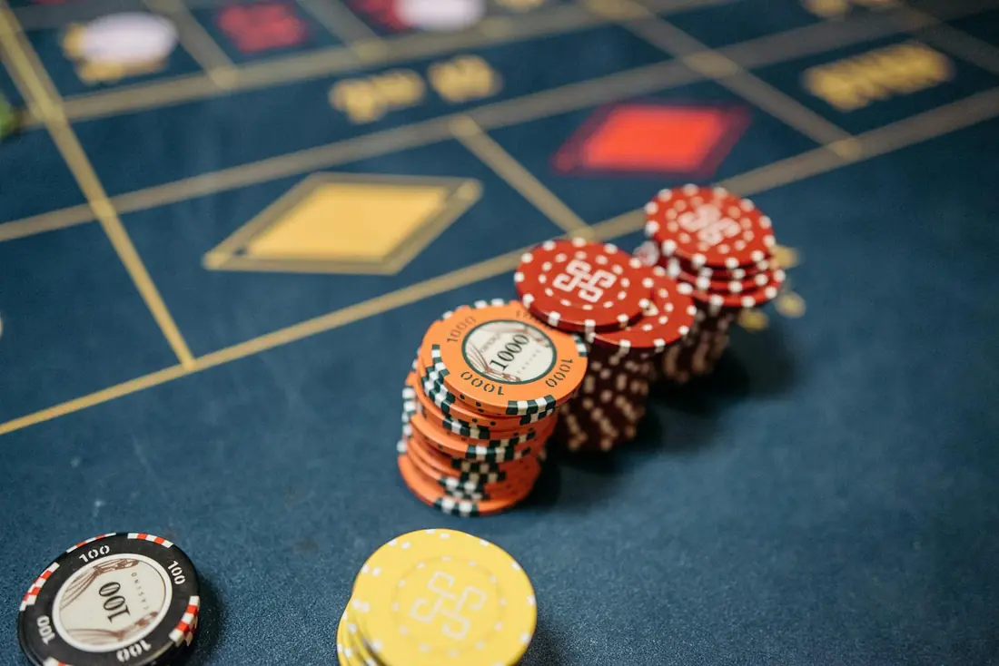 GoldenPark casino hall com slots, roleta e chips